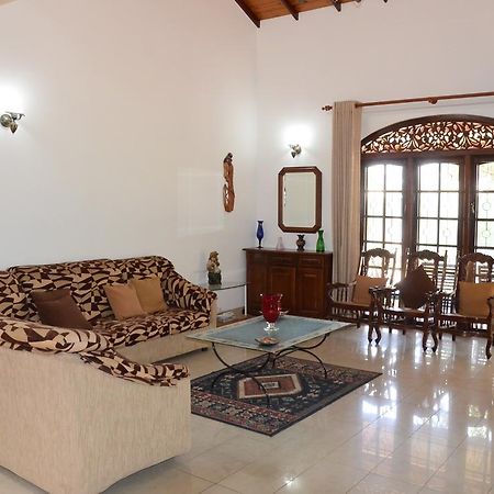 Gondolas Holiday Lanka Ragama 외부 사진