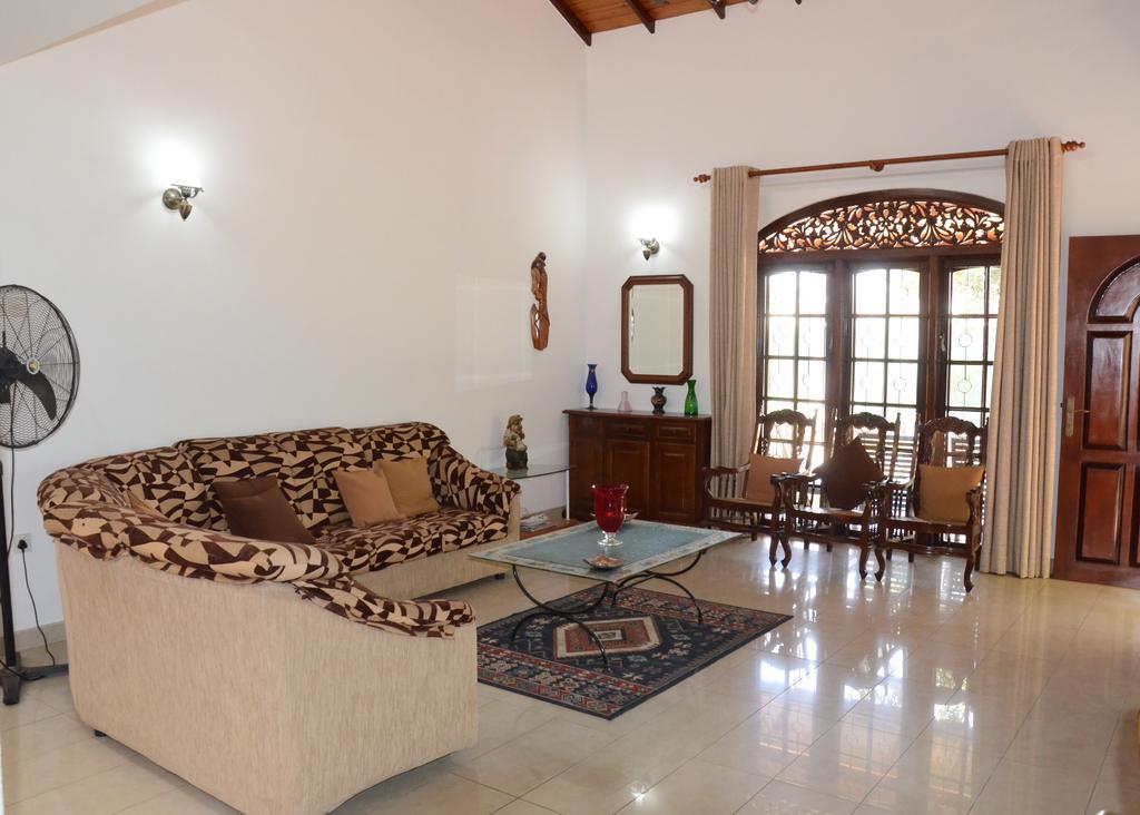 Gondolas Holiday Lanka Ragama 외부 사진