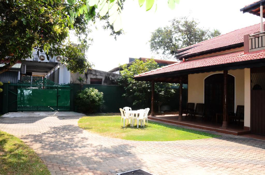 Gondolas Holiday Lanka Ragama 외부 사진